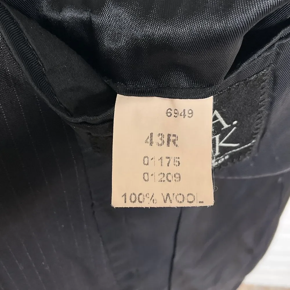 Jos A Bank Signature Suit Men 43R‎ 31W 32L Black Pinstripe Classic Career Wool